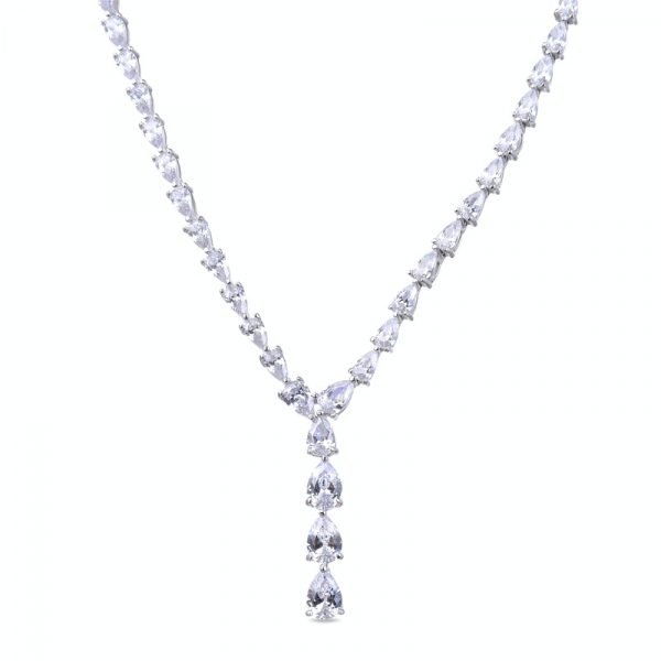 elegantna ogrlica od srebra sa kristalima