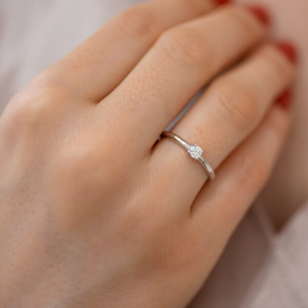 Klasičan prsten sa brilijatom Kp0388d015