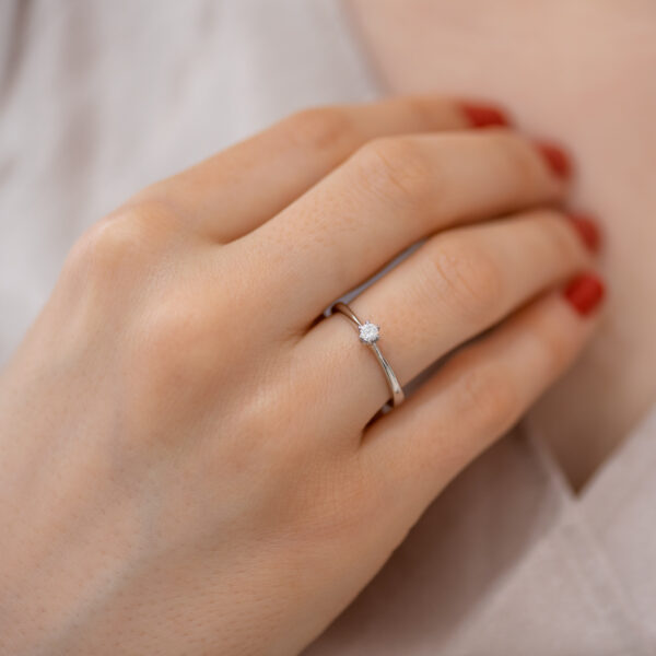 Nežan verenički prsten Kp0482d010