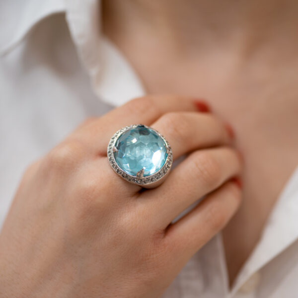 Luxenter prsten sa plavim kristalom