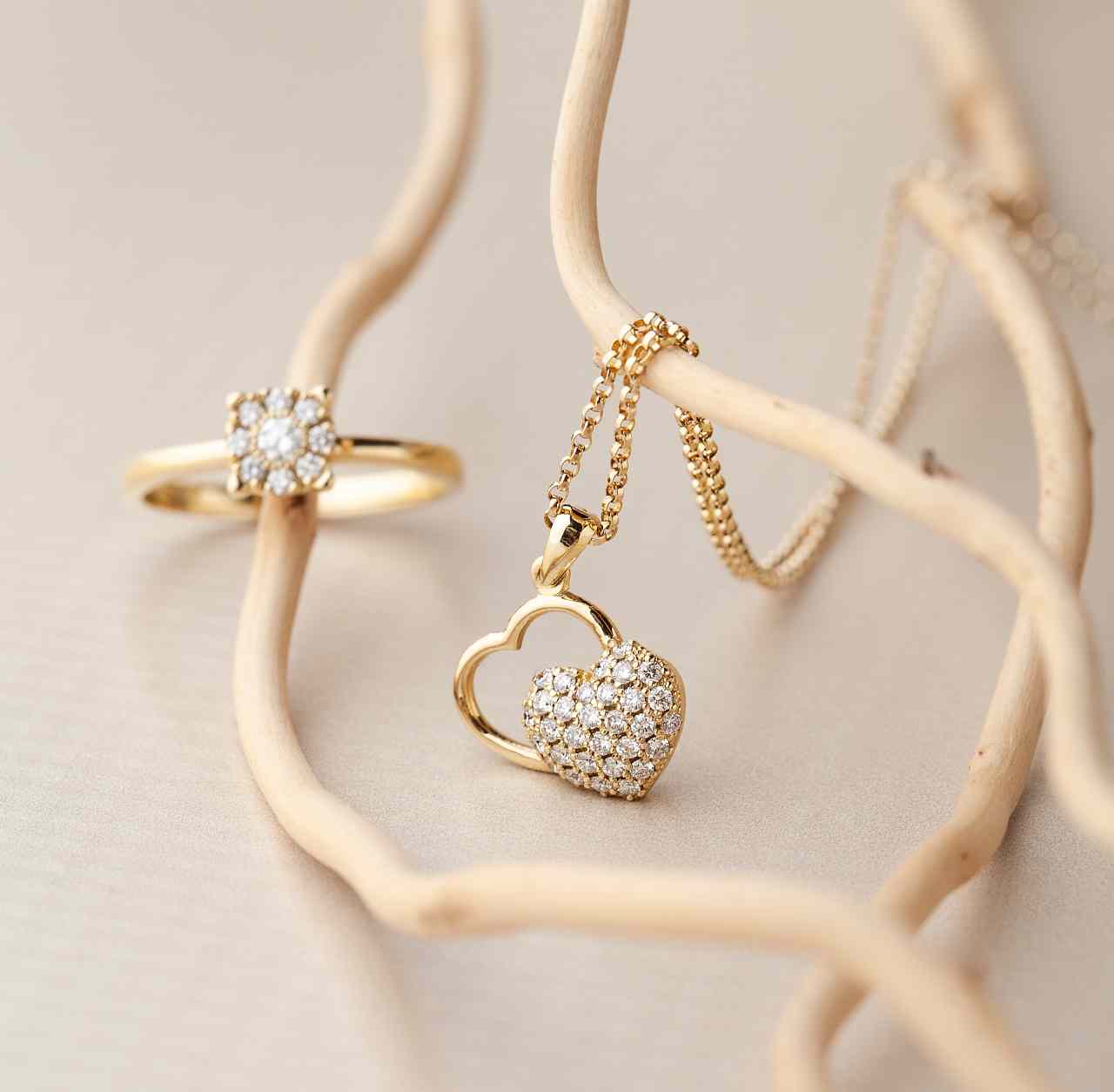 Zlatara Andrejević - Zlatara Andrejević nudi veliki izbor najlepšeg, ručno  rađenog nakita visokog kvaliteta. Uživajte u izuzetnoj ponudi nakita koji  smo odabrali za Vas.